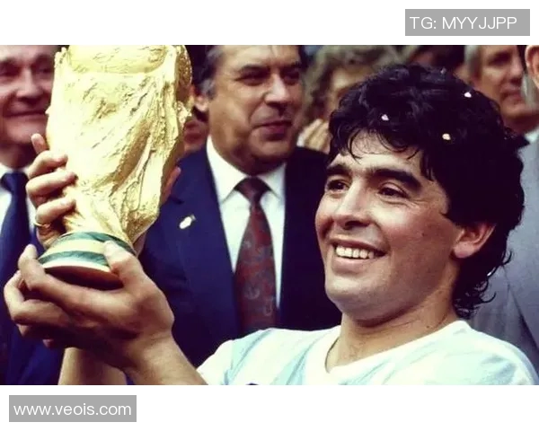 史上最厉害的足球明星背后的传奇故事与辉煌成就揭秘